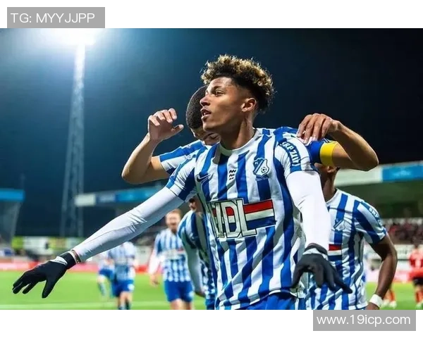 埃因青年队迎战阿尔梅勒全力争胜展现青春风采